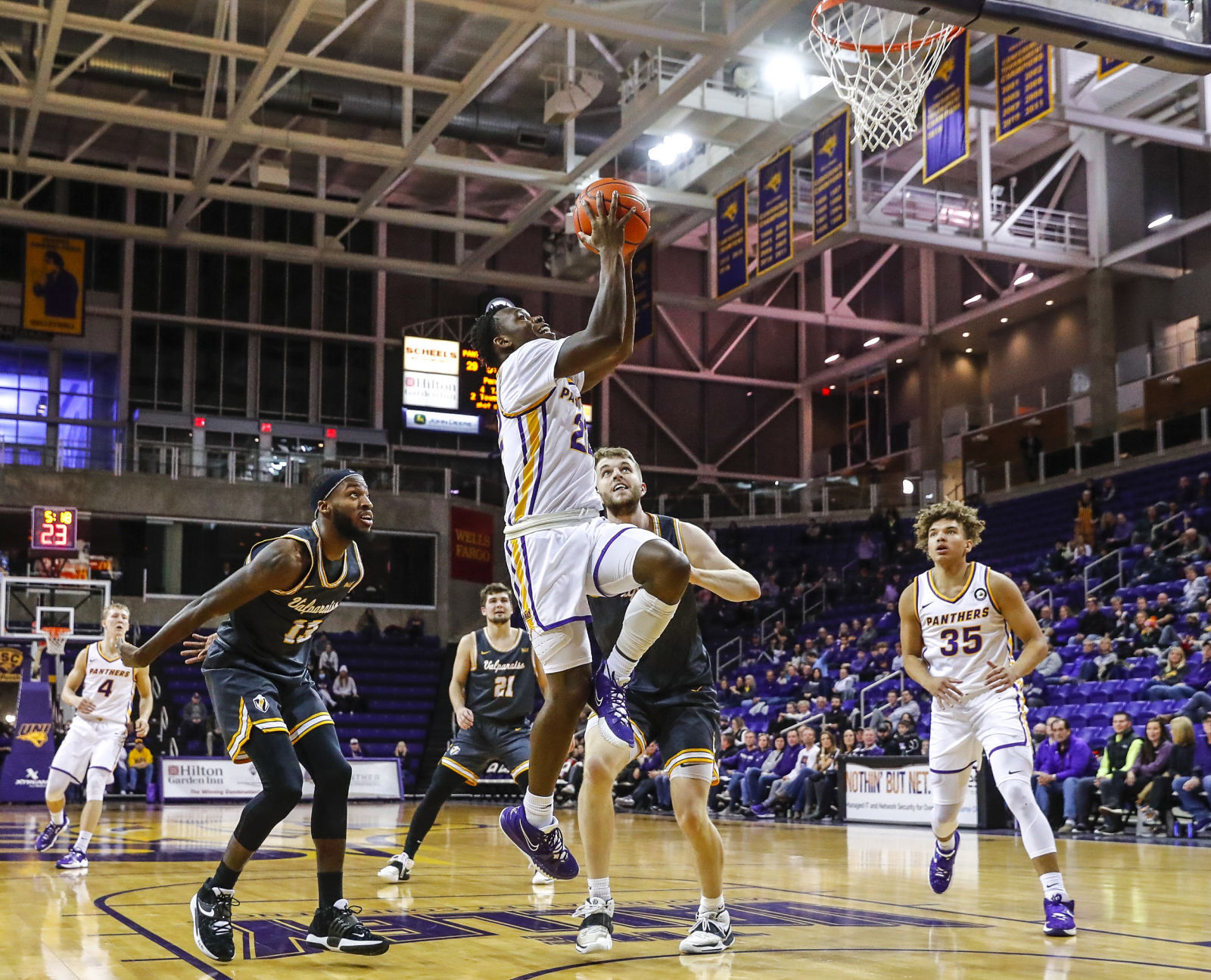 MBBall UNI vs. Valparaiso 12